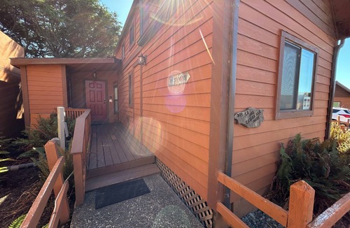 Smith River Cabin | Oceanview Cabin 18 with Private Jacuzzi and Deck w/Seating (Private Beach Owned by White Rock Resort)