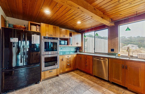 Sea Ranch House | Oceanview Home Near Beach with Private Hot Tub & Shared Pool