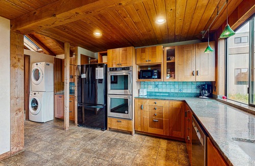Sea Ranch House | Oceanview Home Near Beach with Private Hot Tub & Shared Pool