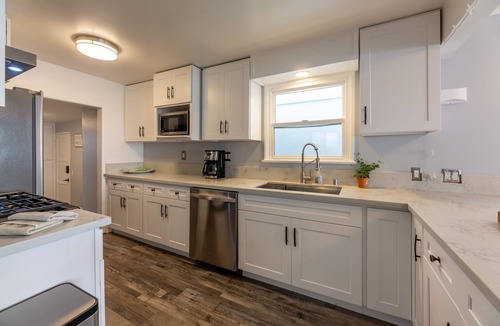 Sunset Beach House | October 10% Off - Beachfront House - New Remodel - Views, Spa + Deck