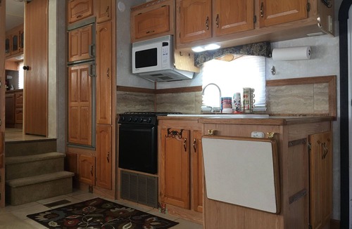 Squaw Valley House | Off-Grid RV 🏕 - Be Adventurous, Come Stay With Us and Live Off-Grid