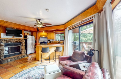 Timber Cove House | Off-the-grid tower retreat with private hot tub & scenic deck - dog-friendly