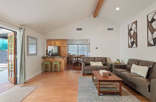 Ojai Cottage | OJAI Cottage Retreat with touch of class with Mountain Views