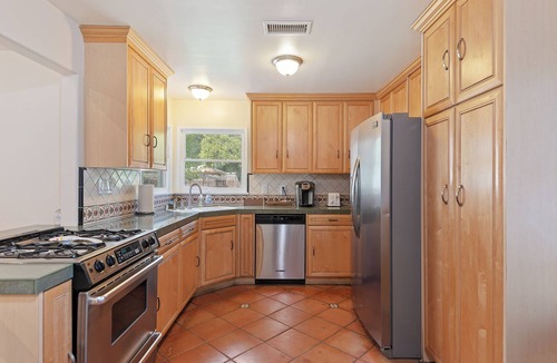 Ojai Cottage | OJAI Cottage Retreat with touch of class with Mountain Views