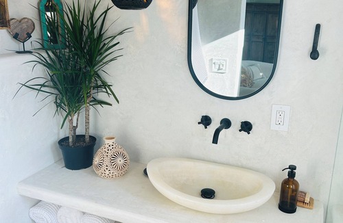 Mira Monte House | Ojai Serenity Retreat, a haven of tranquility for both couples and families.