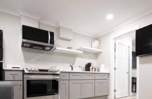 Alhambra Hotel | Omeo Suites