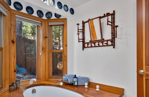 Fern Valley Cabin | ON CREEK beautiful, lush property huge deck gas fire pit town close dogs ok