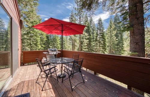 Alpine Meadows House | On the Edge at Alpine By Tahoe Getaways - Dog OK- Mountain Views- Ski Shuttle!