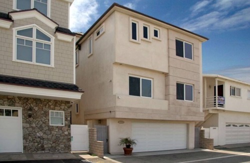 Sunset Beach House | ON THE SAND! 5 Bedroom Beachfront Masterpiece in Huntington Beach, CA