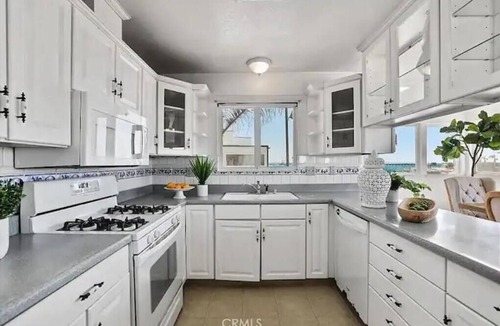 Old Towne House | ON THE SAND! Beachfront Seal Beach CA 3bd 3ba home