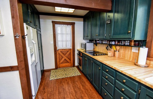 Glencoe Cabin | ON THE SHORES OF LAKEMONT PINES LAKE W/POOL TABLE, KAYAKS AND CANOE PET FRIENDLY