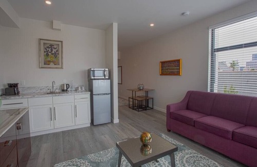 Bankers Hill Apartment | One Bedroom Apartment with San Diego Downtown View