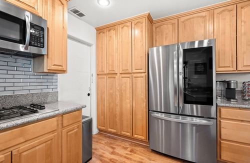 Glendora House | One- Floor villa 4bd 2ba Spacious 2TVs 2 kitchens
