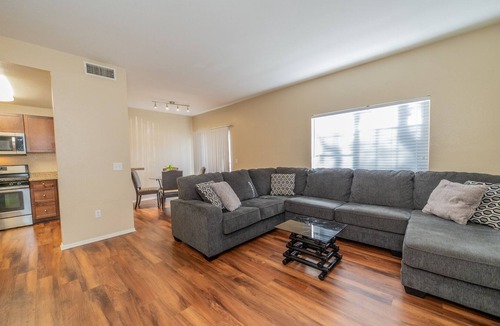 Mira Loma House | Ontario Airport Townhouse