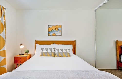 Encinitas House | Orange Door Oasis
