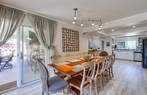 Orange House | Orange Home with 2 king bedrooms - Fun patio area