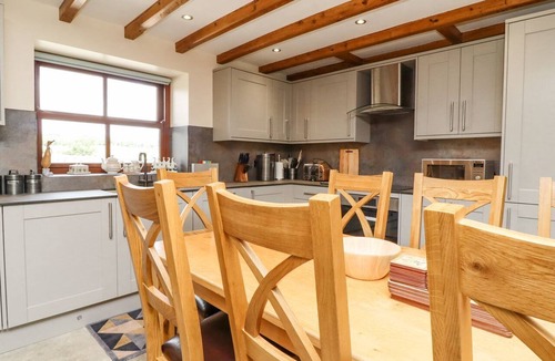 Fourstones Near Bentham Cottage | ORCABER FARMHOUSE, pet friendly, with hot tub in Austwick