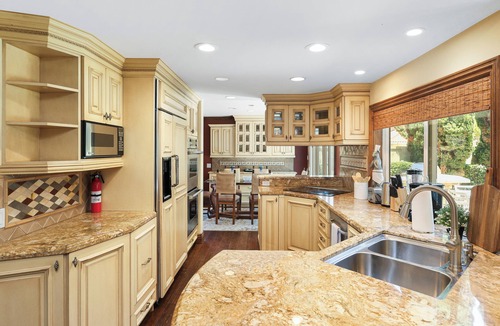Westside Costa Mesa House | Outstanding Beach Home Right by Huntington Beach, 2 minutes driving