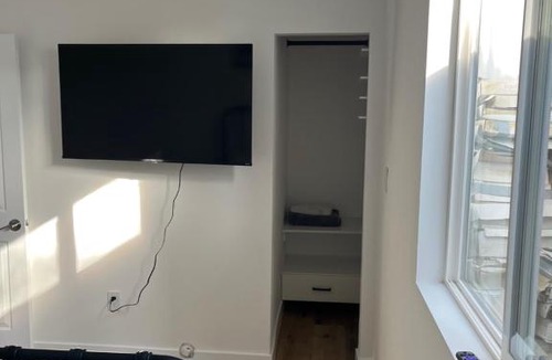 Lake Balboa House | Outstanding new 1 bedroom 1 Bath