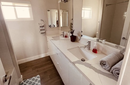 Norma Triangle Apartment | Oversized One Bedroom Condo in the Heart Of WeHo