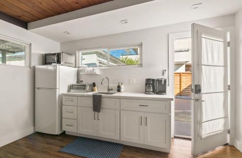 North Pacific Beach Apartment | Pacific Beach Studio Short Walk to Ocean