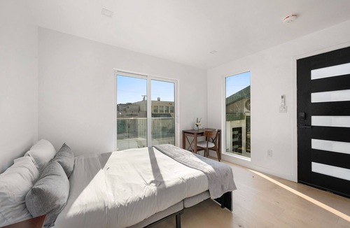 Santa Monica Canyon Apartment | Pacific Coast - Oceanfront Living Studio-A