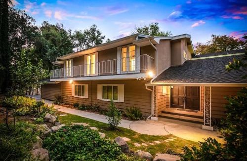 Calabasas House | Pacific Dreams at Woodland Hills - 8 BR with Pool & Hot Tub