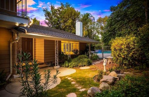Calabasas House | Pacific Dreams at Woodland Hills - 8 BR with Pool & Hot Tub