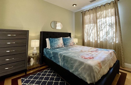 Calabasas House | Pacific Dreams West Hills. 6 BR 3 BA. Sleeps 10-12