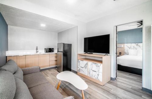 Fort MacArthur Hotel | Pacific Inn and Suites