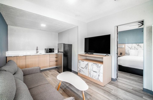 Fort MacArthur Hotel | Pacific Inn & Suites