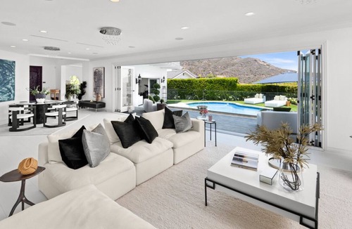 Pacific Palisades House | Pacific Palisades Idyllic Estate | 5 Bed | 5 Bath | Pool & Spa