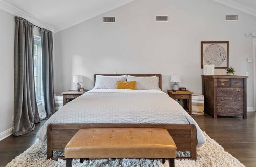 Lake Balboa Villa | *Palm-Adorned LA Retreat: Luxury Meets Family Fun*