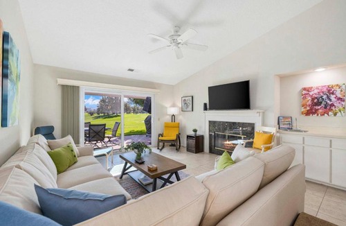 Palm Desert Apartment | Palm Desert Country Club Condo with Mtn Views!