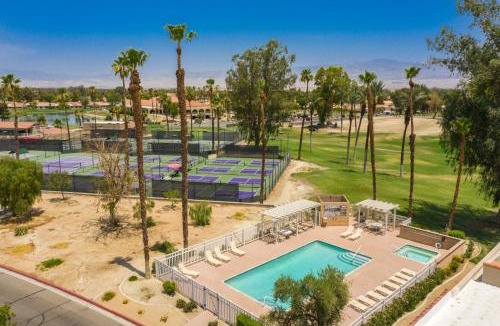 Palm Desert House | Palm Desert Resort Home Outdoor Dining with Views