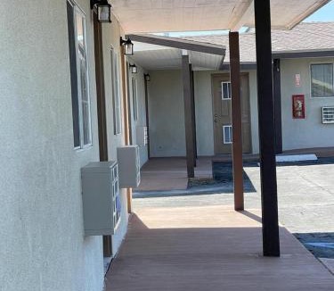Mojave Hotel | Palm Inn