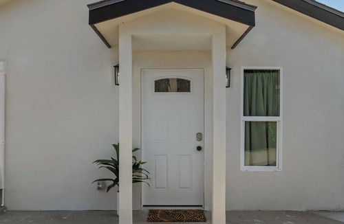 Downey House | Palm Royale Club! 2 Bed, 2Bath with Master bedroom in the nicest city of Downey!