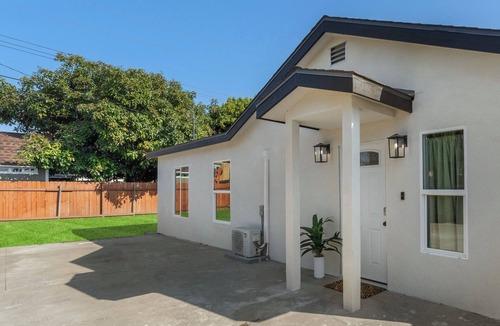 Downey House | Palm Royale Club! 2 Bed, 2Bath with Master bedroom in the nicest city of Downey!