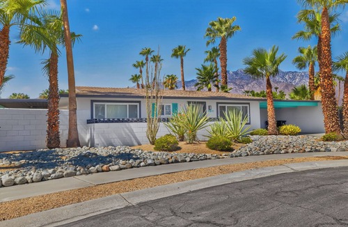 Palm Springs House | Palm Springs Home W/Private Saltwater Pool & Spa