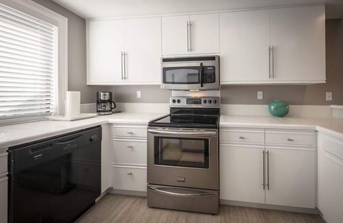Palm Desert Condo | Palm Valley CC Condo, Sept, thru Dec. Weekly Bookings. Also, Jan - March, 2026.