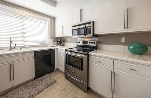 Palm Desert Condo | Palm Valley CC Condo, Sept, thru Dec. Weekly Bookings. Also, Jan - March, 2026.