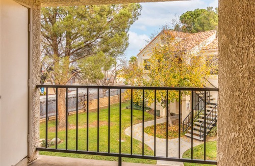 Palmdale Condo | Palmdale Prime : Pool & Comfort