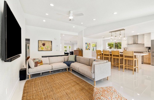 Araby Commons House | 'Paloma House' 5 BR w/pool, spa & views!