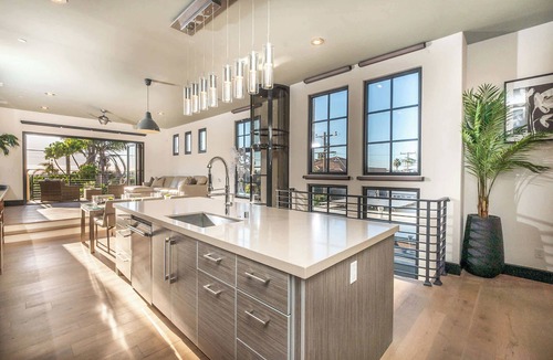 South Oceanside House | Panoramic Sunset View Roof Deck | Walk to Beach!