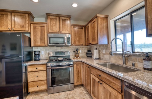 Yucca Valley House | Panoramic Views & Hot Tub! Joshua Tree Sunset Vista