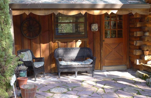 Nevada City Cabin | PAPA BEAR'S LODGE -Best Log Cabin in Nevada City Sleeps up to 10.