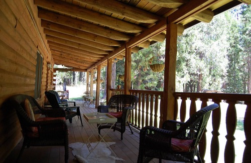 Nevada City Cabin | PAPA BEAR'S LODGE -Best Log Cabin in Nevada City Sleeps up to 10.