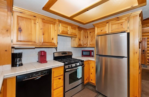 Summit Estates Cabin | Papa’s Villa by Destination Big Bear : Close to Snow Summit and the Village! Pool Table! Propane BBQ! Pet Friendly!