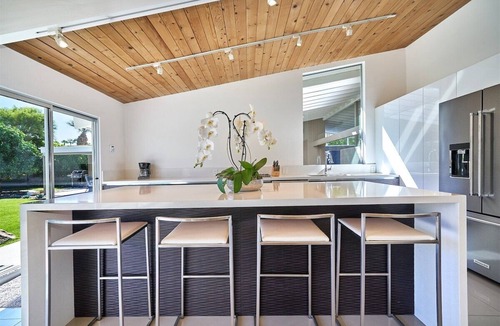 Vista Las Palmas House | Paradise Las Palmas - Mid-Century Luxury: Iconic Alexander Home with Stunning Views
