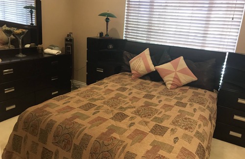 Woodland Hills House | paradise luxury experiencenSleep bed 4 bedroom 1 livingroom 1